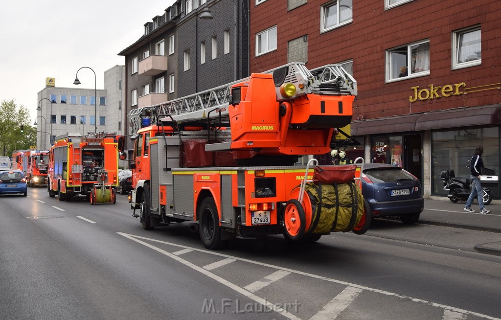 Feuer 1 Koeln Hoehenberg Olpenerstr P03.JPG - Miklos Laubert